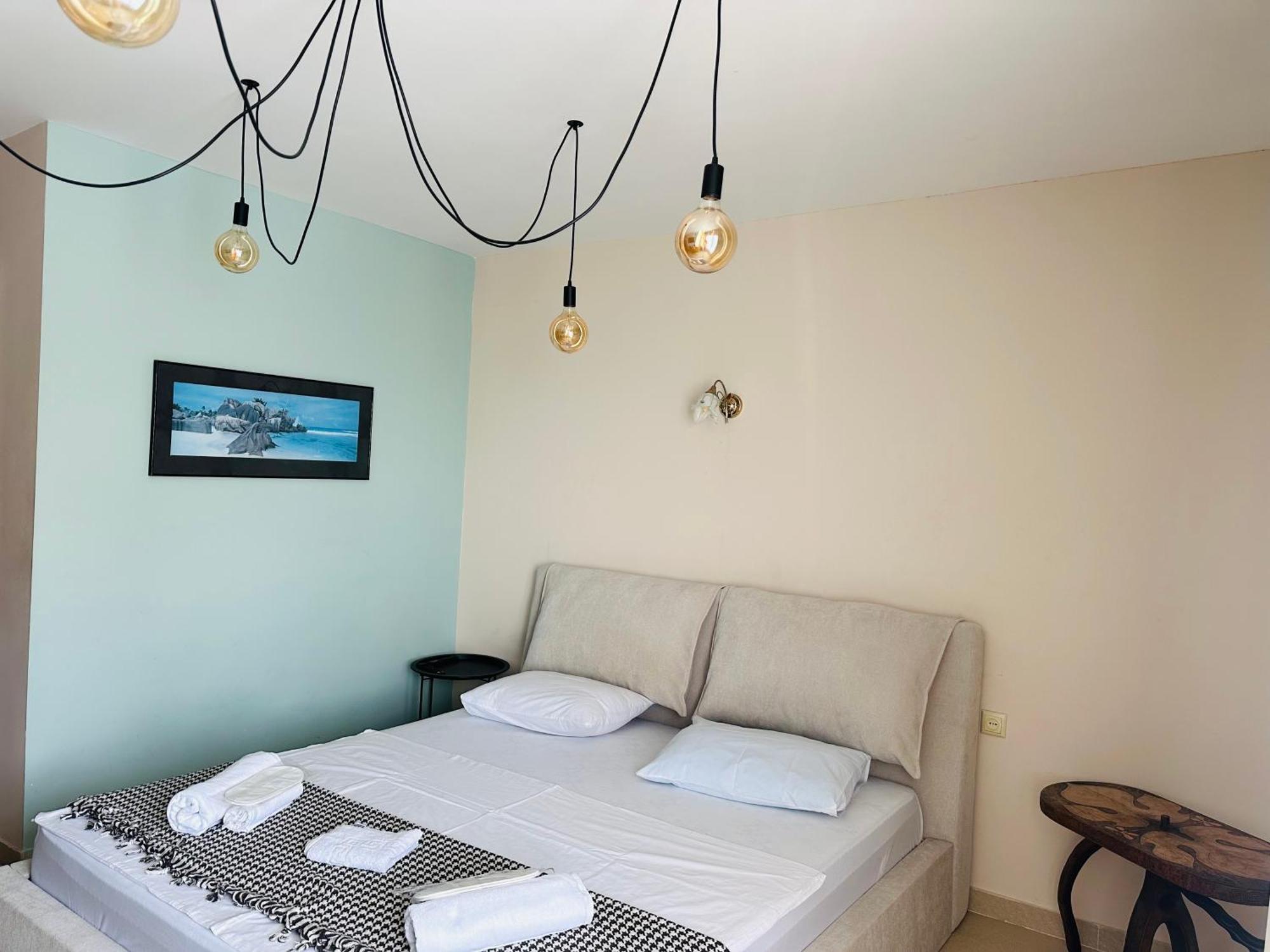Claude Monet Beach Hotel Уреки Екстериор снимка