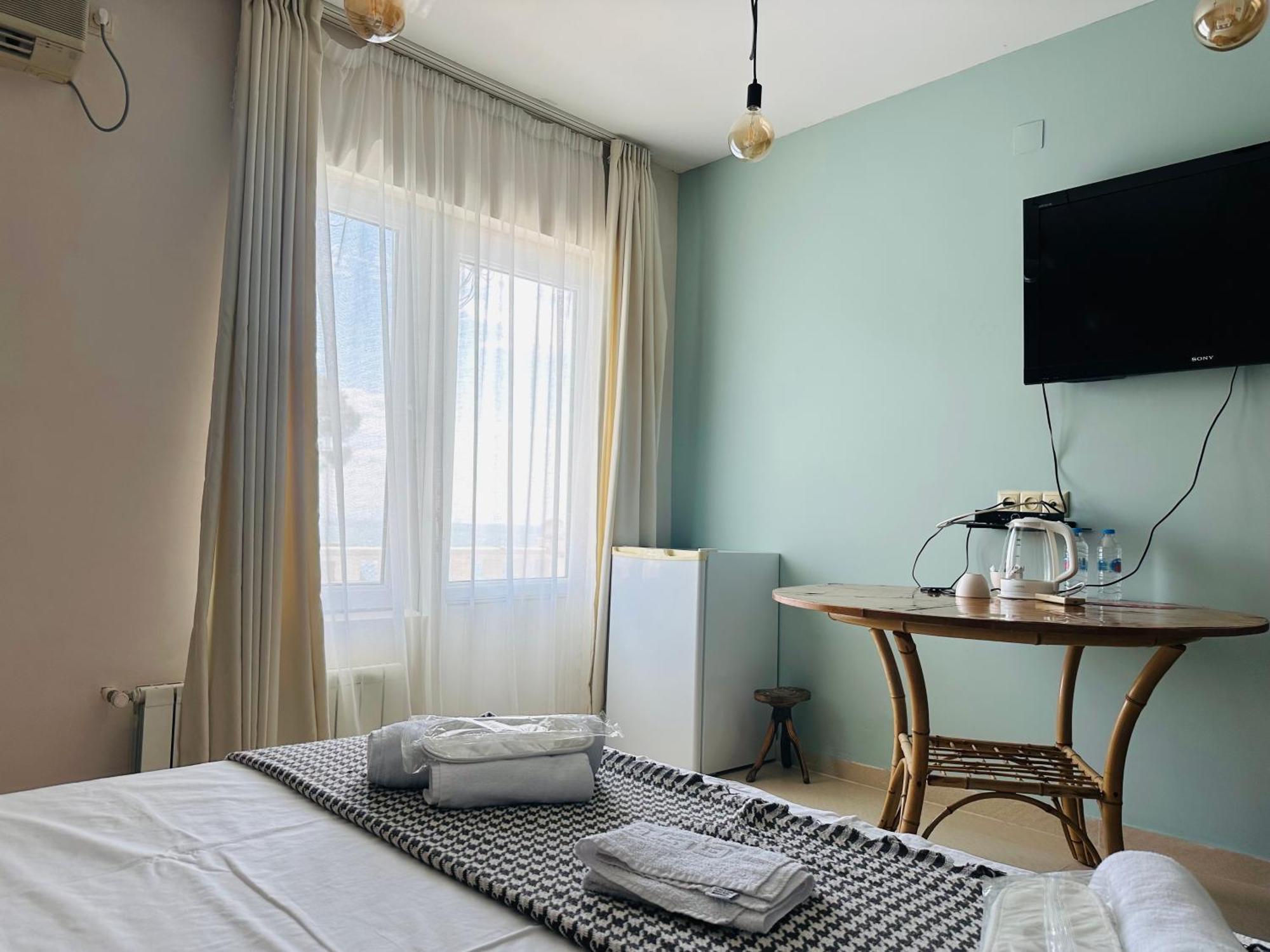Claude Monet Beach Hotel Уреки Екстериор снимка