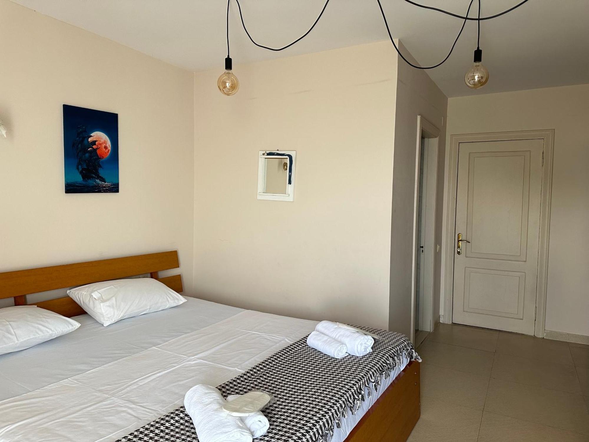 Claude Monet Beach Hotel Уреки Екстериор снимка