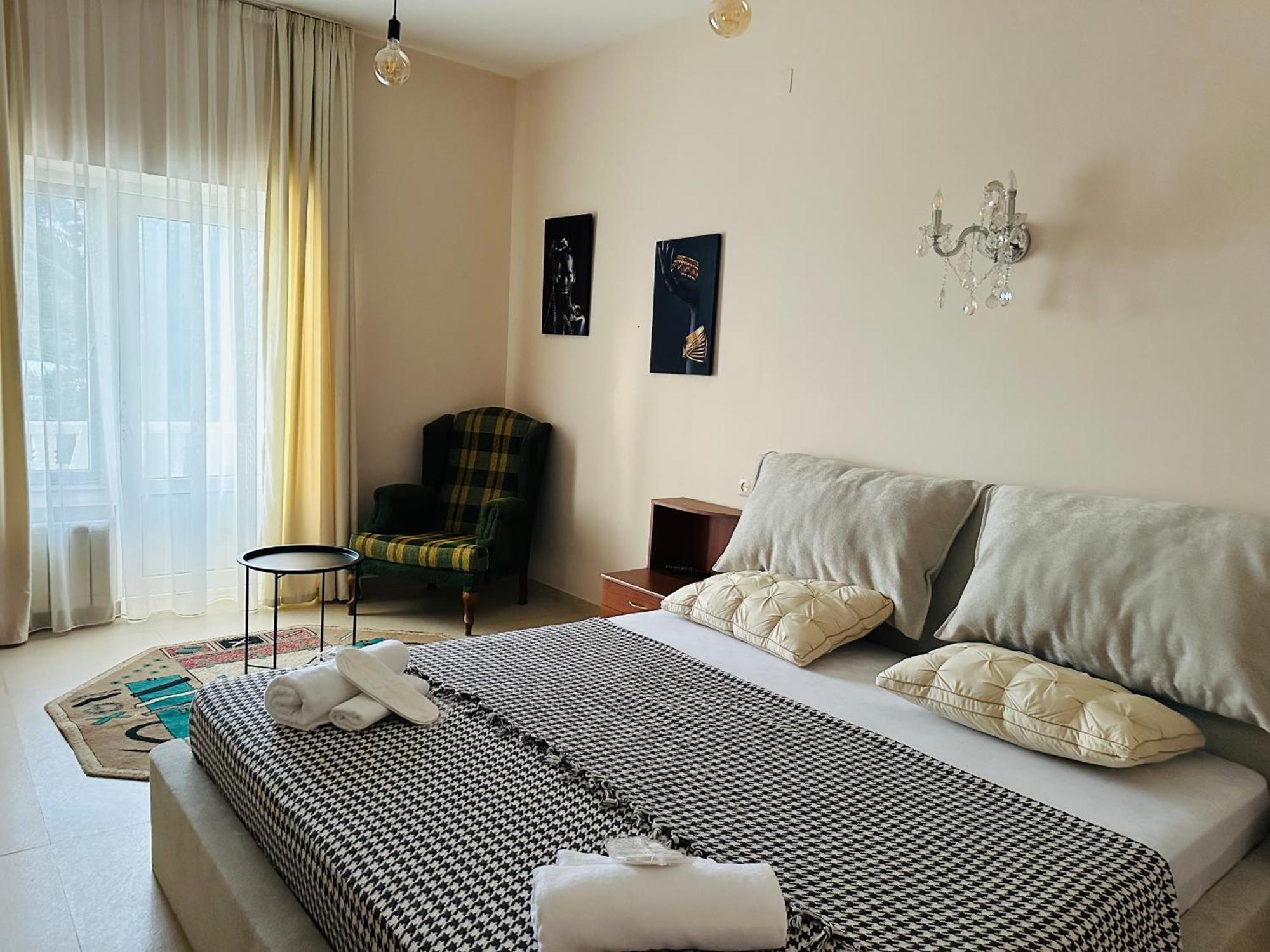 Claude Monet Beach Hotel Уреки Екстериор снимка