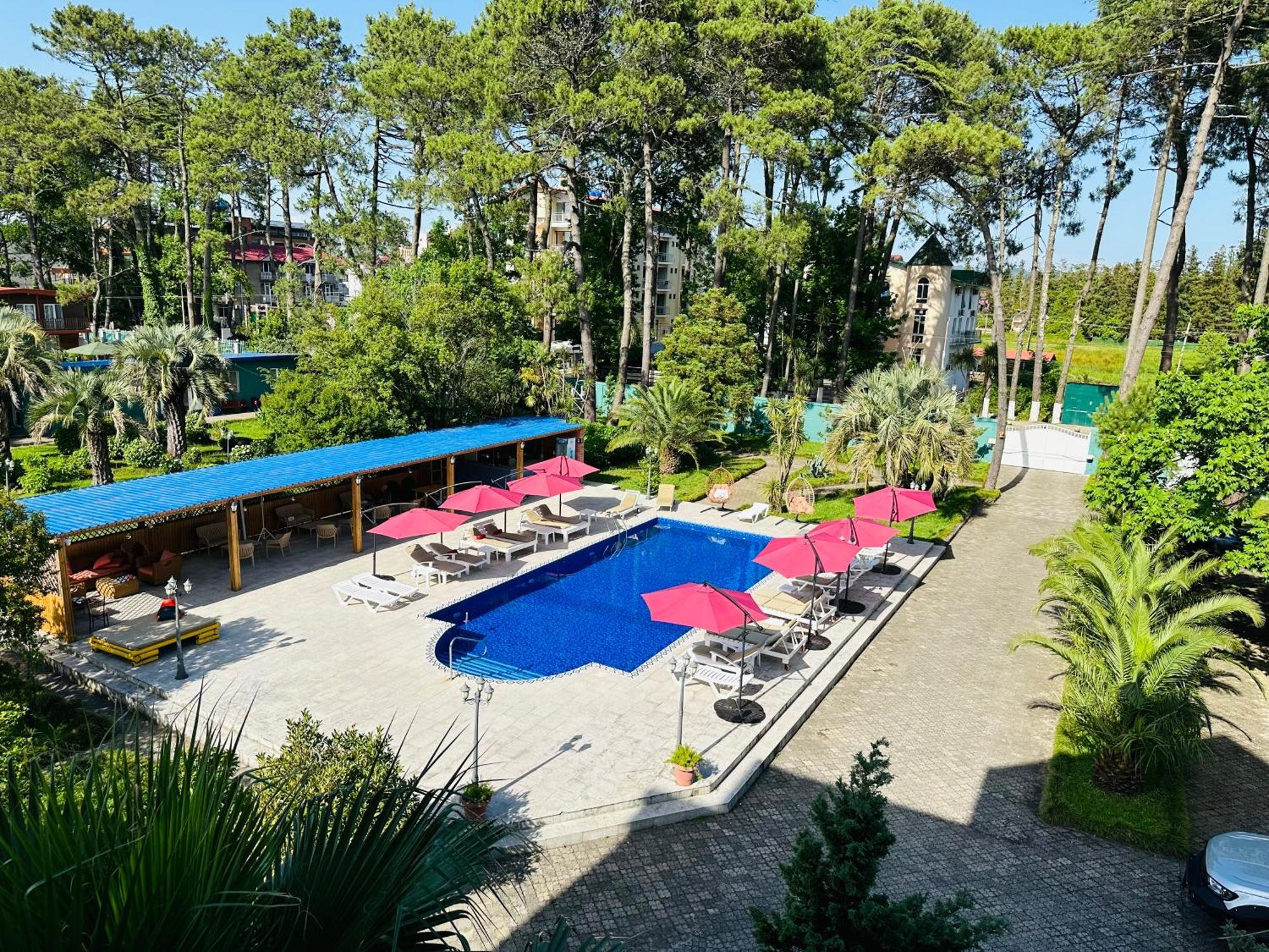 Claude Monet Beach Hotel Уреки Екстериор снимка
