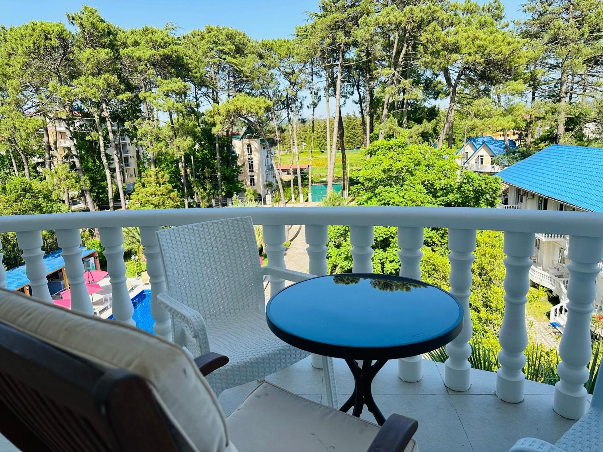 Claude Monet Beach Hotel Уреки Екстериор снимка