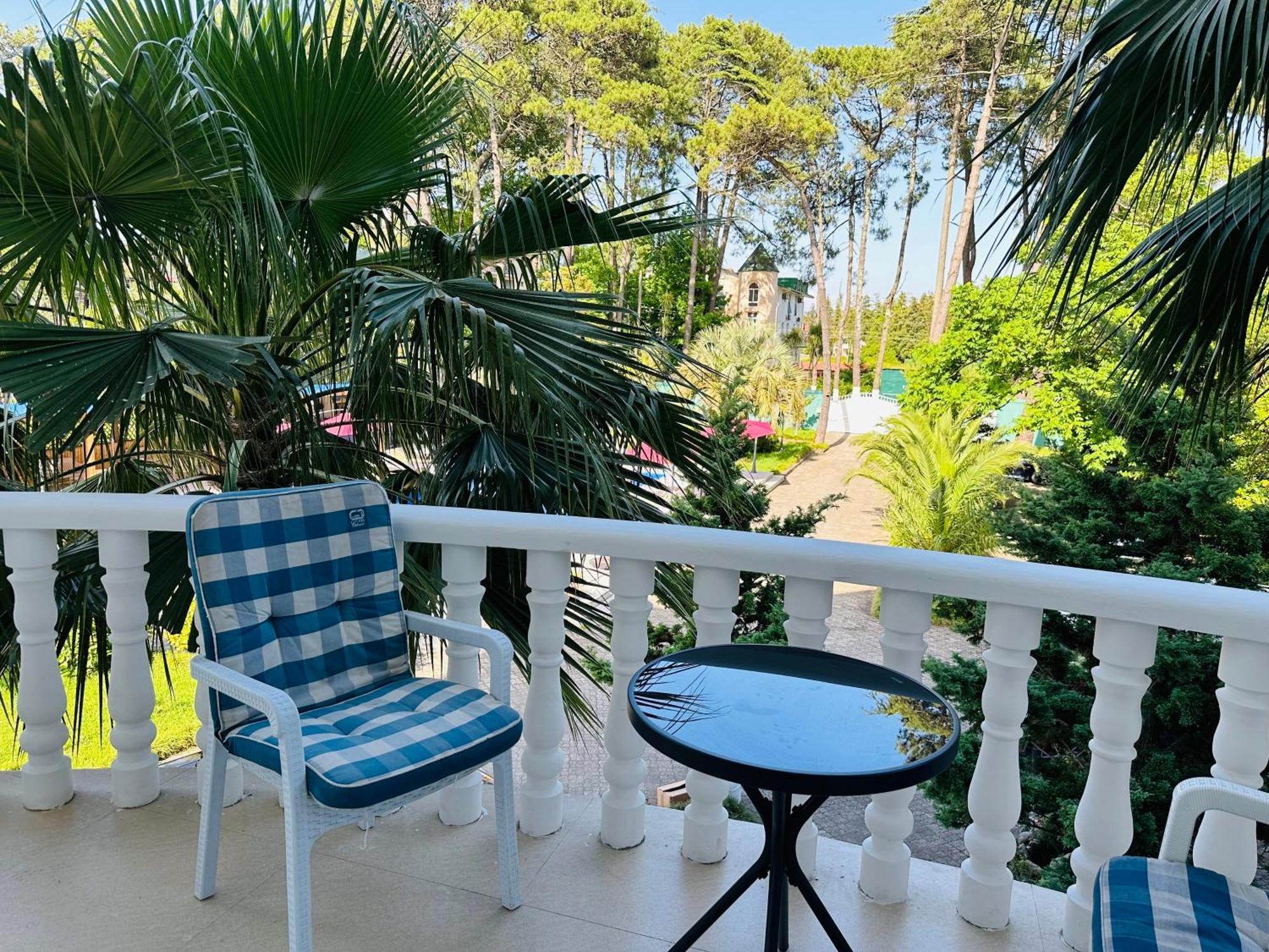 Claude Monet Beach Hotel Уреки Екстериор снимка