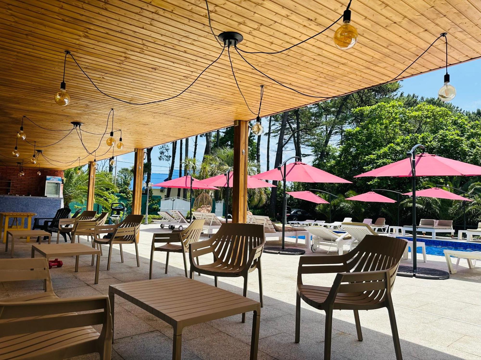 Claude Monet Beach Hotel Уреки Екстериор снимка