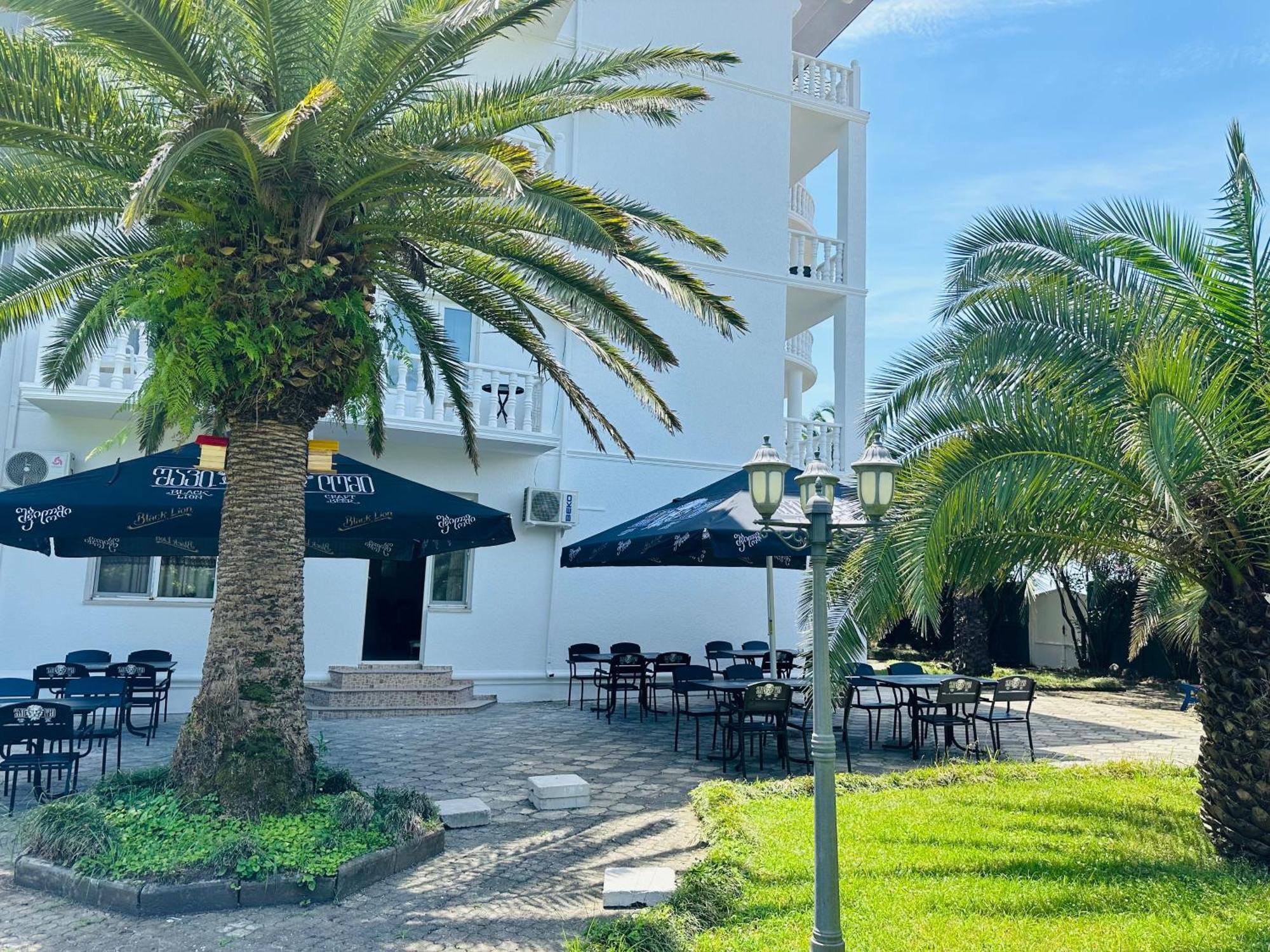 Claude Monet Beach Hotel Уреки Екстериор снимка