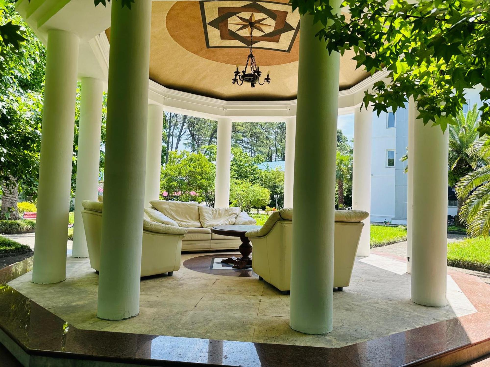 Claude Monet Beach Hotel Уреки Екстериор снимка