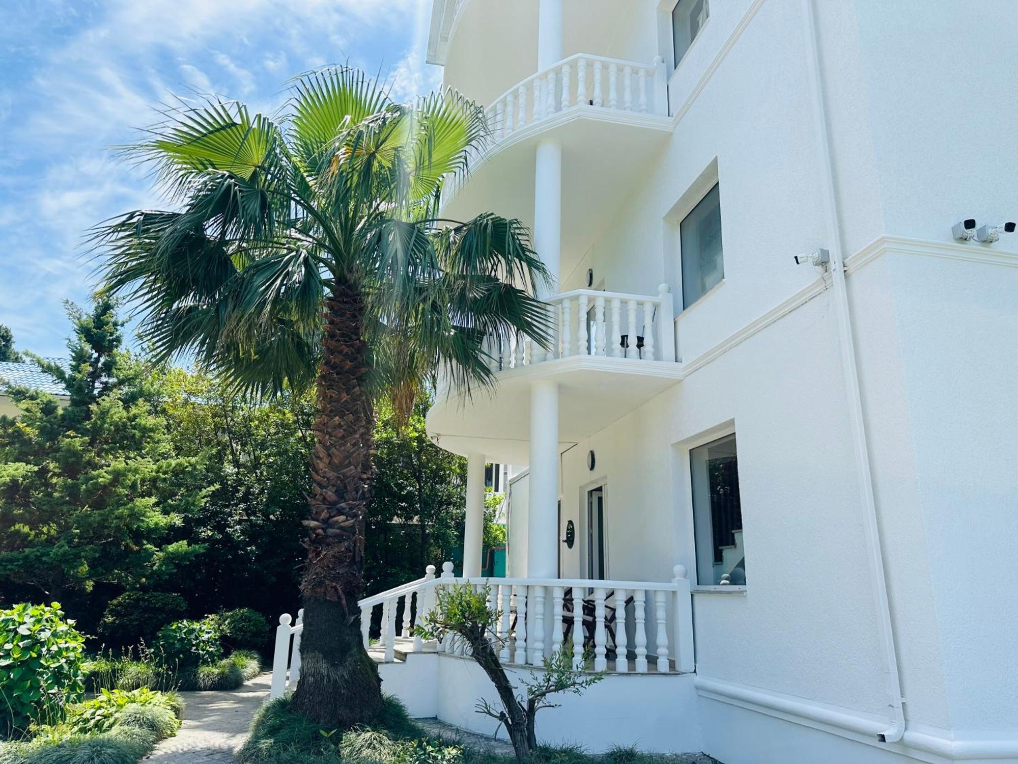 Claude Monet Beach Hotel Уреки Екстериор снимка