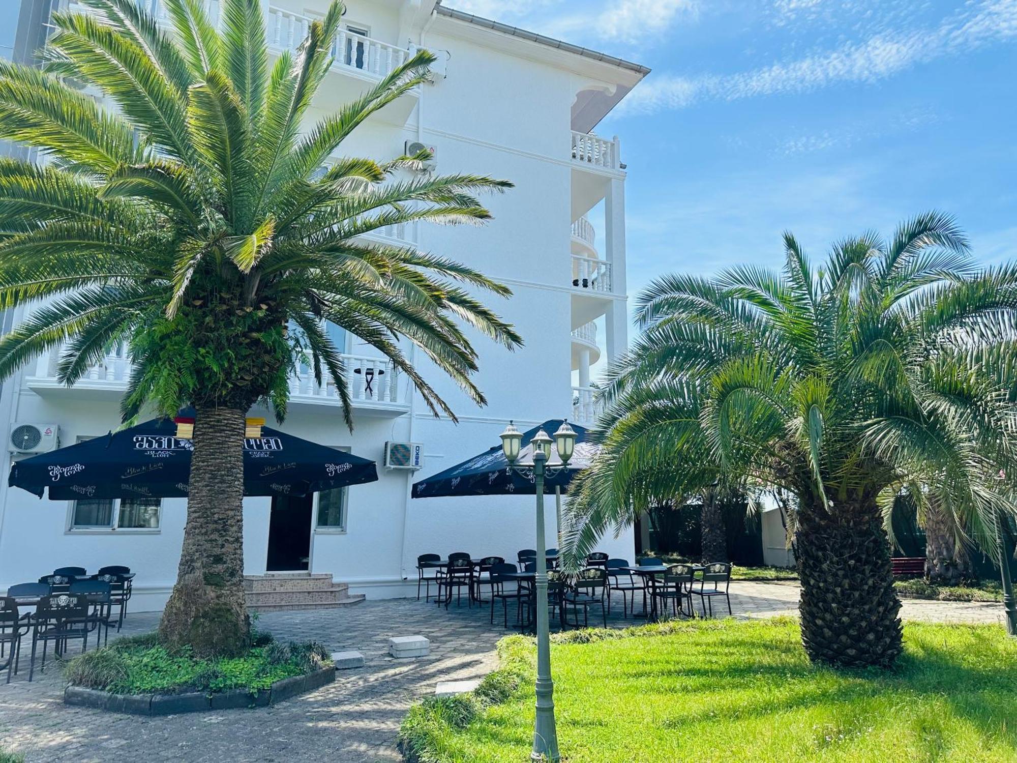Claude Monet Beach Hotel Уреки Екстериор снимка