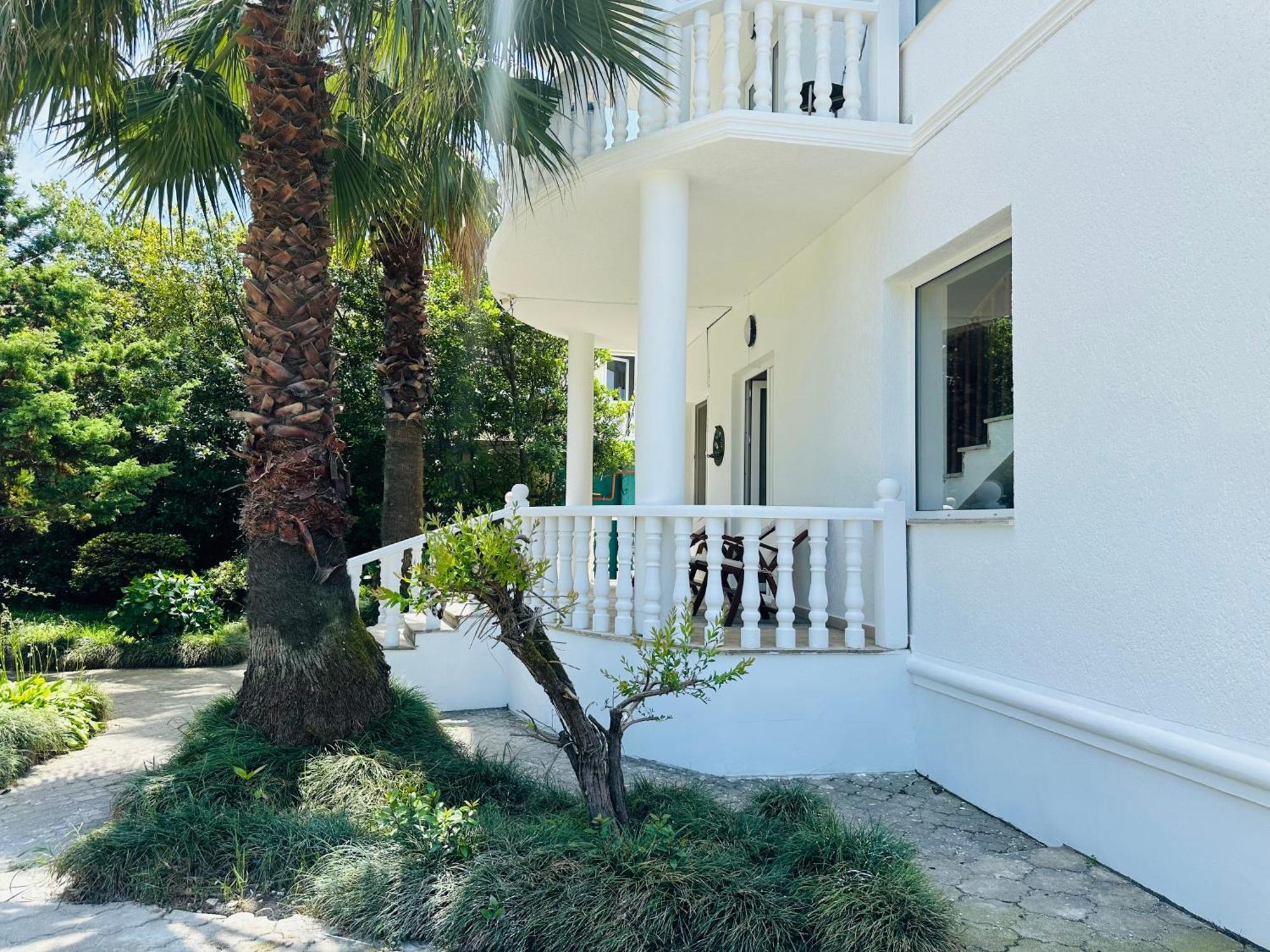 Claude Monet Beach Hotel Уреки Екстериор снимка