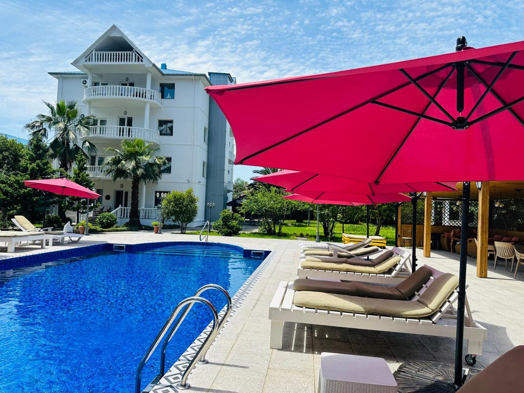 Claude Monet Beach Hotel Уреки Екстериор снимка