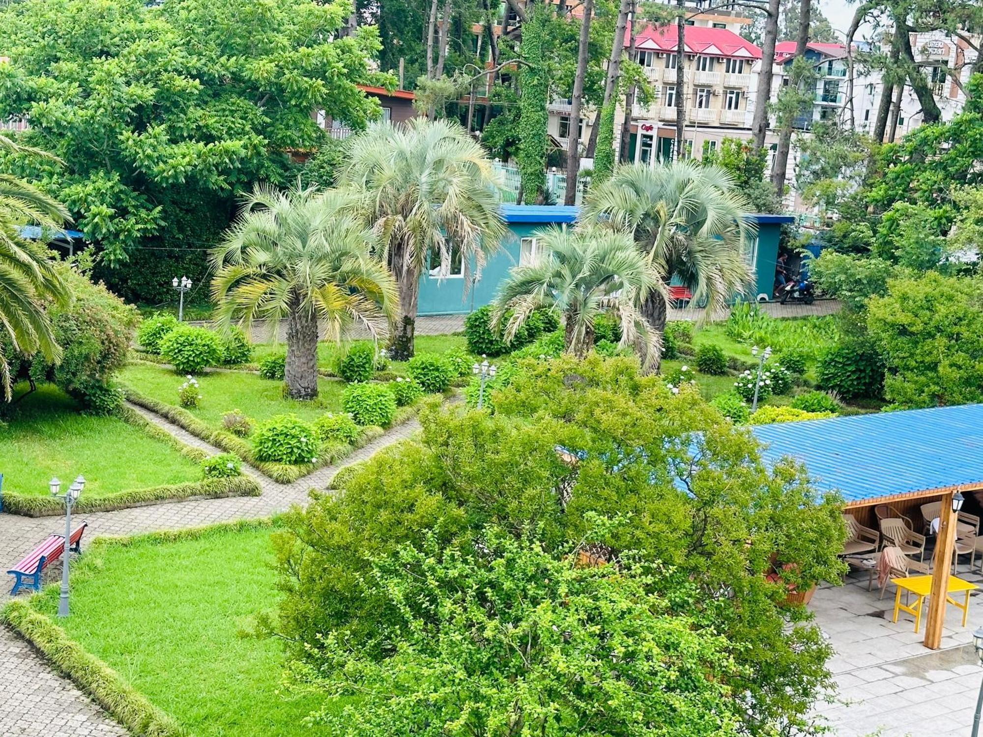 Claude Monet Beach Hotel Уреки Екстериор снимка